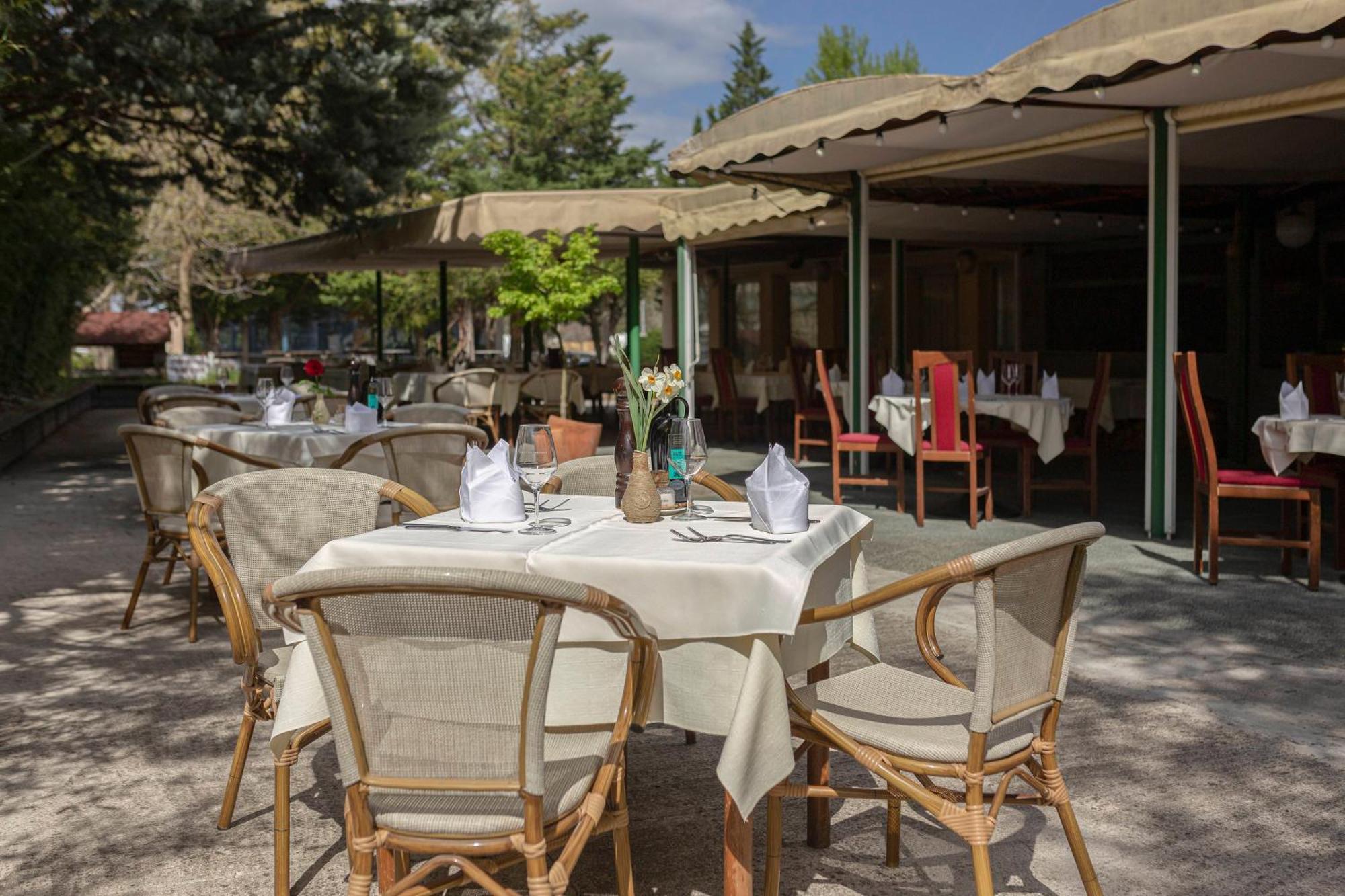 Restaurant Bric Dekani ภายนอก รูปภาพ