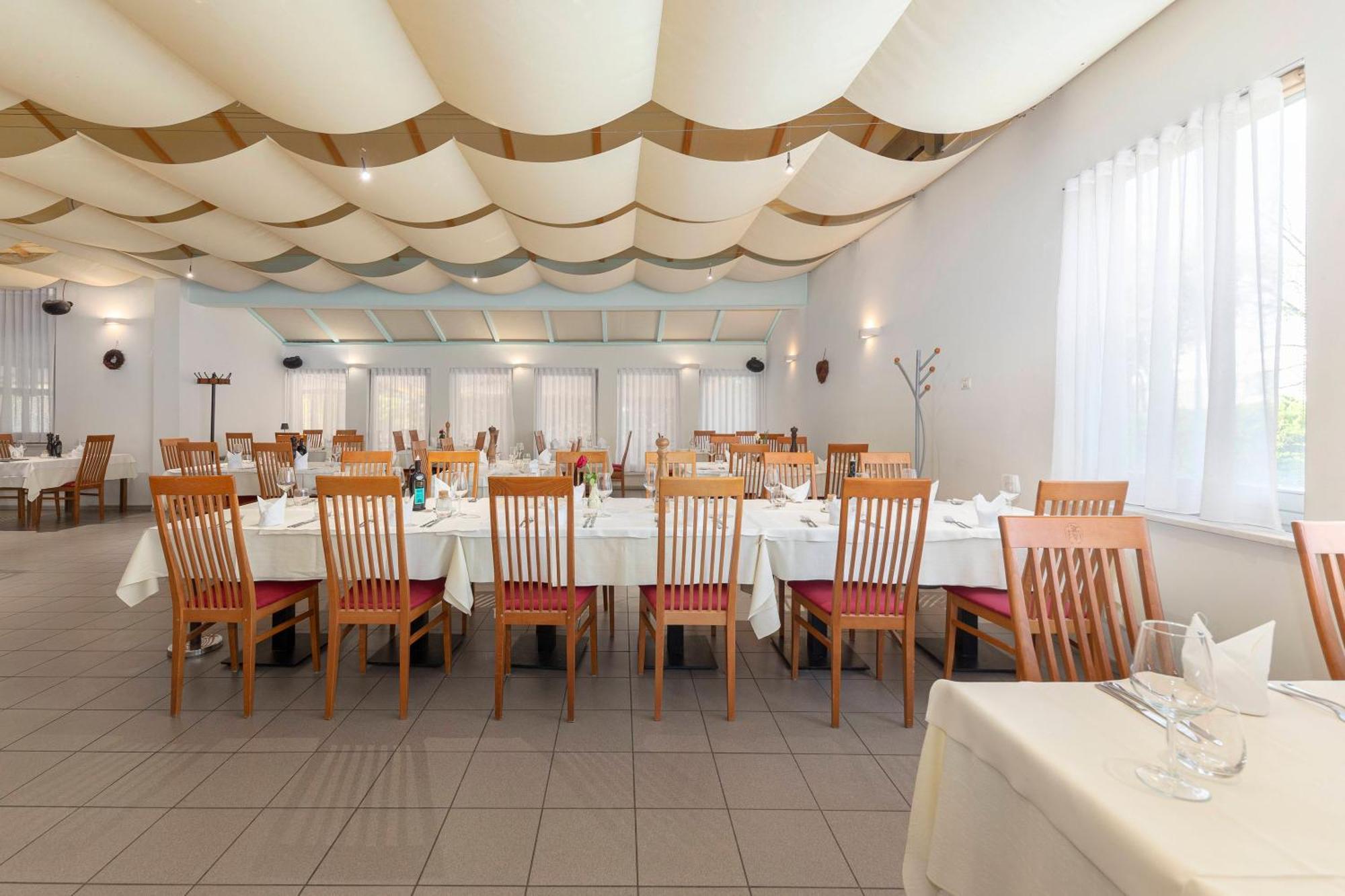 Restaurant Bric Dekani ภายนอก รูปภาพ