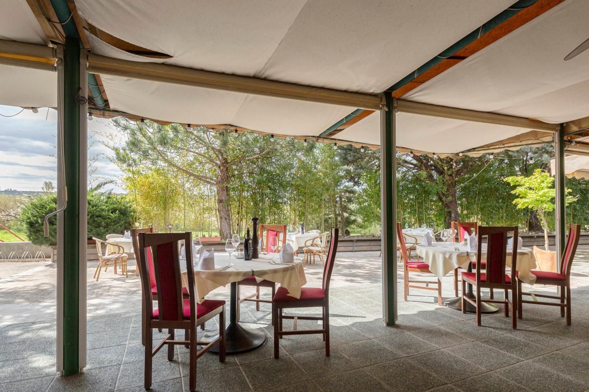 Restaurant Bric Dekani ภายนอก รูปภาพ