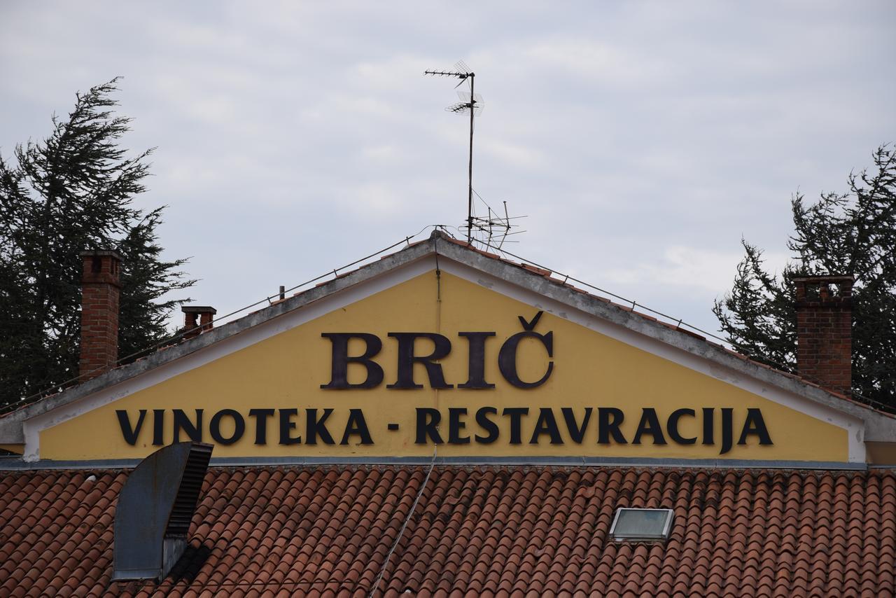 Restaurant Bric Dekani ภายนอก รูปภาพ