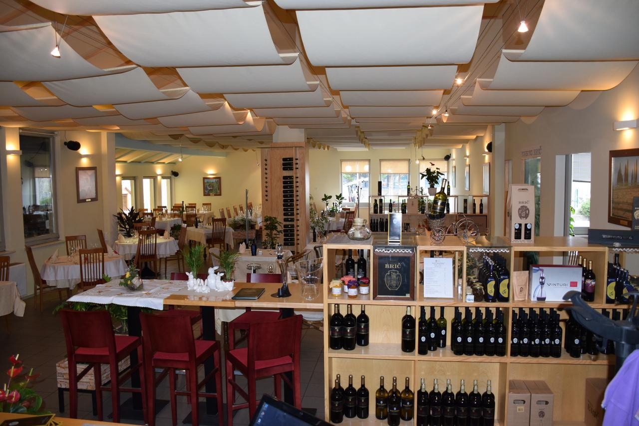 Restaurant Bric Dekani ภายนอก รูปภาพ