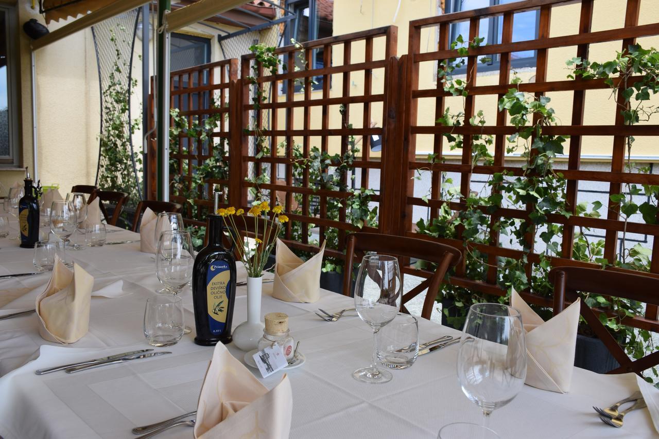 Restaurant Bric Dekani ภายนอก รูปภาพ